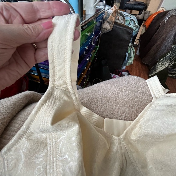 Wingslove Ivory Full Support Wireless Comfort Straps Bra Size 46B.  NWT! - Picture 6 of 9